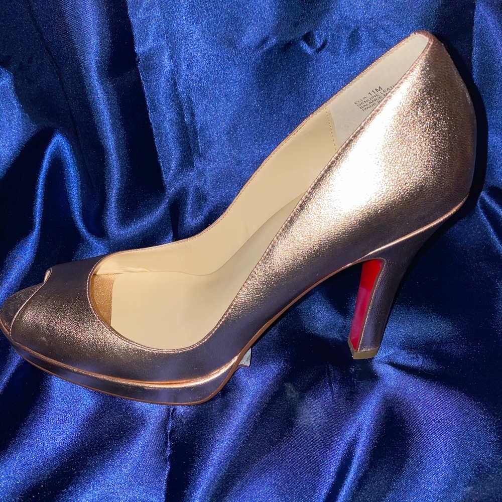 Brand new metallic pink leather heels